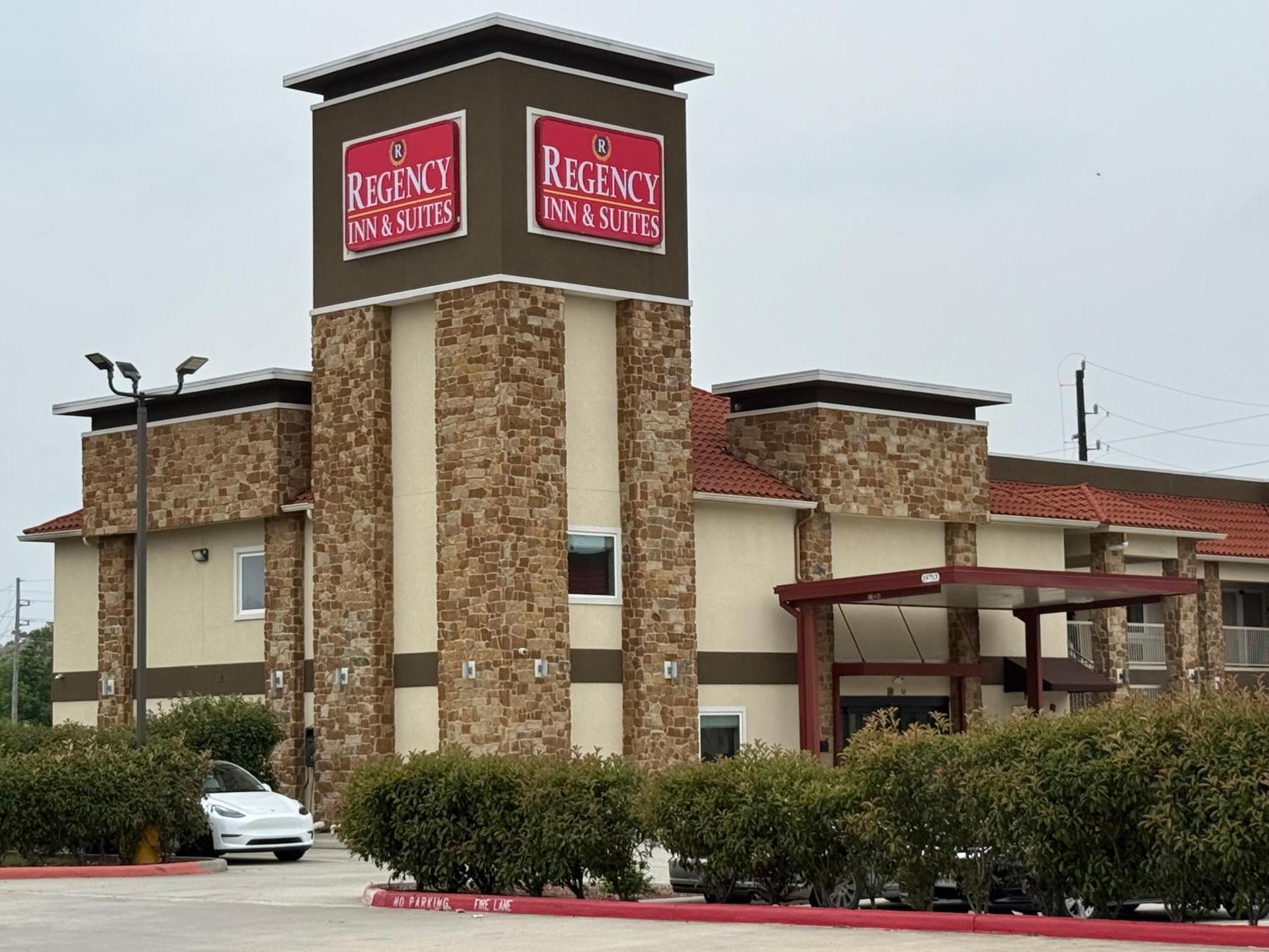 Regency Inn & Suites Humble Fm1960 - Iah Airport Exterior photo